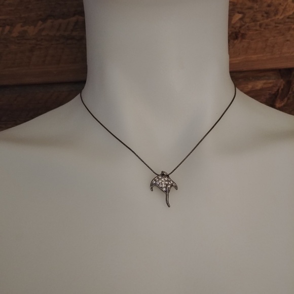 Annaleece by Devries Stingray Necklace - Picture 3 of 13